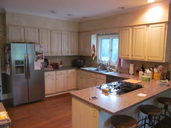 A kitchen shown before Difabion provide custom remodeling.