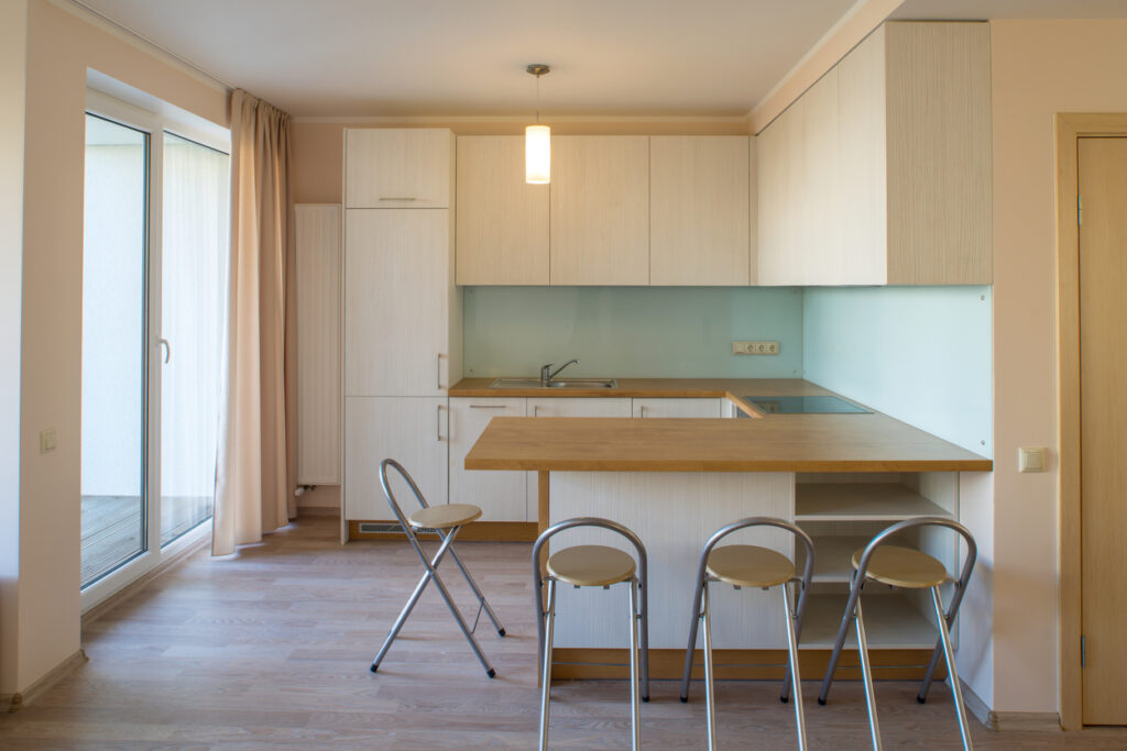 modern kitchen with peninsula seating